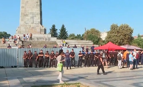 Засилено полицейско присъствие край Паметника на Съветската армия  
Този път