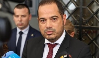 Васил Божков ще бъде задържан когато кацне в България Това