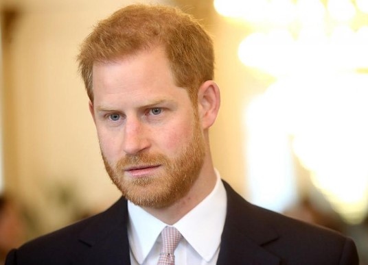 Принц Хари се завръща във Великобритания но без съпругата си