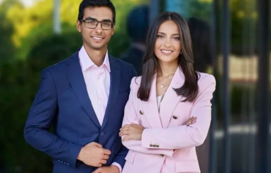 Журналистите на bTV Новините Бесте Сабри и Митьо Маринов са