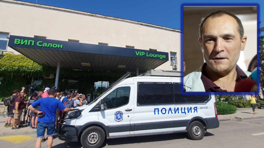 Завърналият се днес от Дубай бизнесмен Васил Божков е задържан