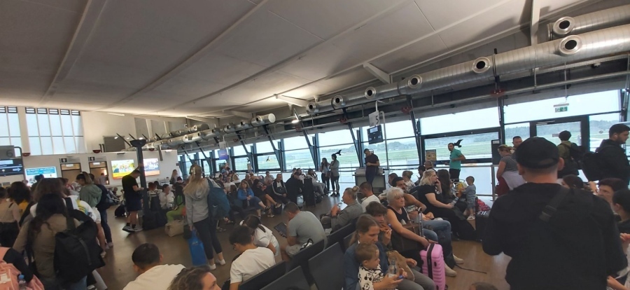 Нискотарифната авиокомпания Wizz Air заряза българи този път на летището