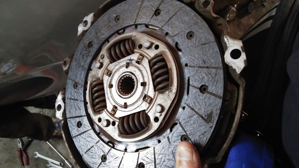 Съединителят е сред ключовите елементи във всяка предавка на автомобил