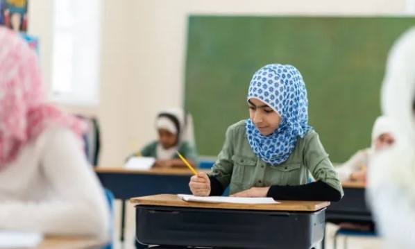 На учениците ще бъде забранено да носят мюсюлманската дреха абая