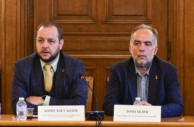 Бившите министър и заместник министър на екологията Борислав Сандов и