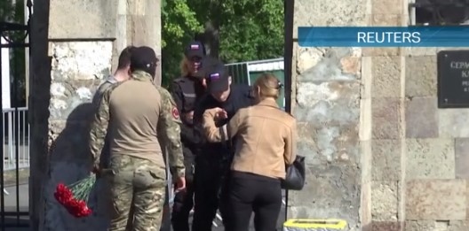 Засилена охрана на гробището в Санкт Петербург на фона на