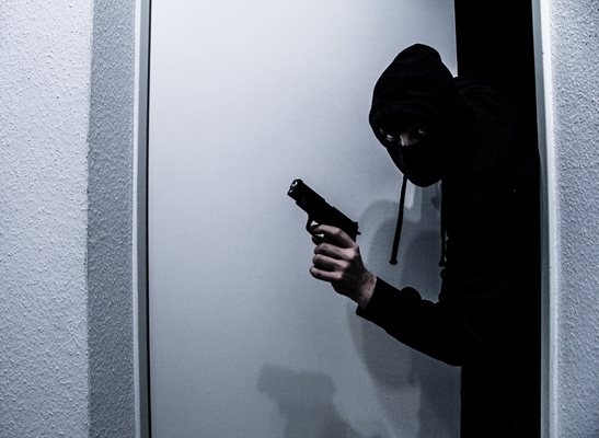 Заловиха крадци докато опитват да оберат два апартамента в София