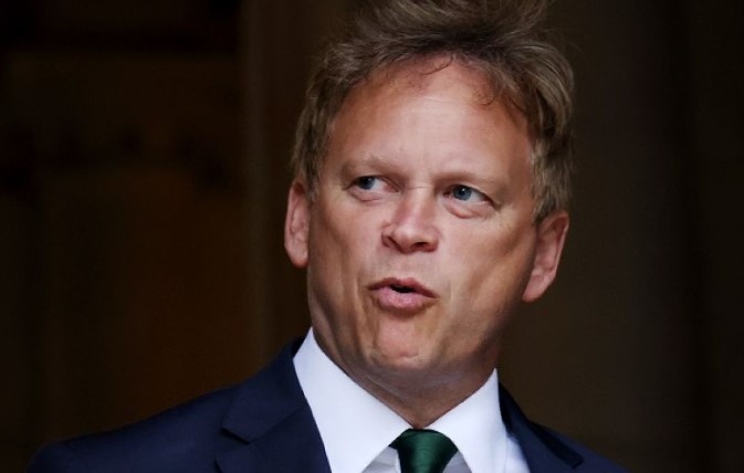 Бившият министър на енергетиката Грант Шапс замени Бен Уолъс в