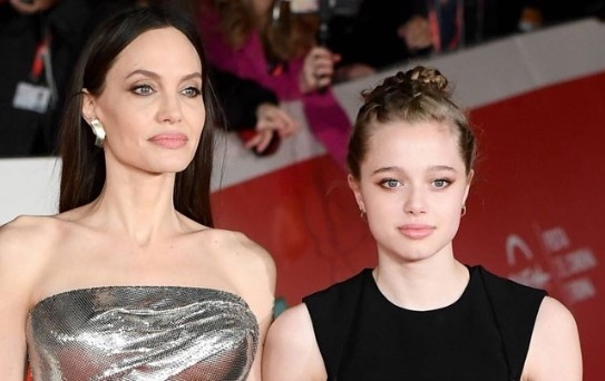 Шайло Джоли Пит показа нова интригуваща визия В понеделник 17 годишното момиче