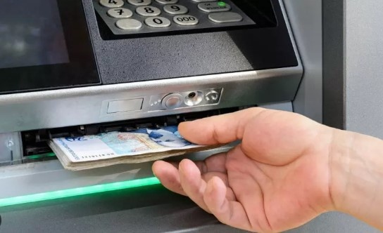 От днес банките са задължени да предоставят безплатни услуги по