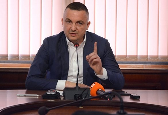 Кметът на Варна Иван Портних обвини в груба политическа манипулация