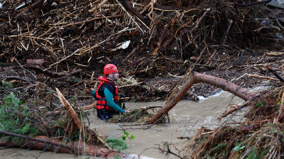 Испанските власти съобщиха за двама загинали и няколко души в