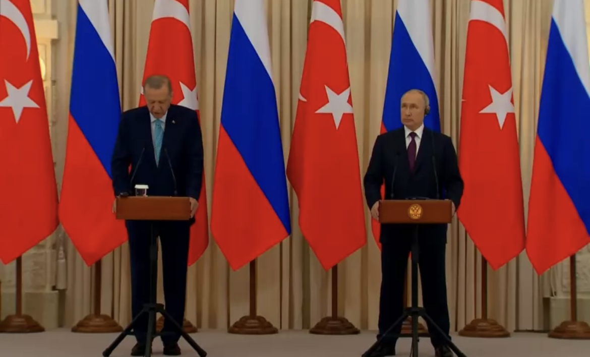 Турският президент Реджеп Ердоган преговаря днес три часа в Сочи с