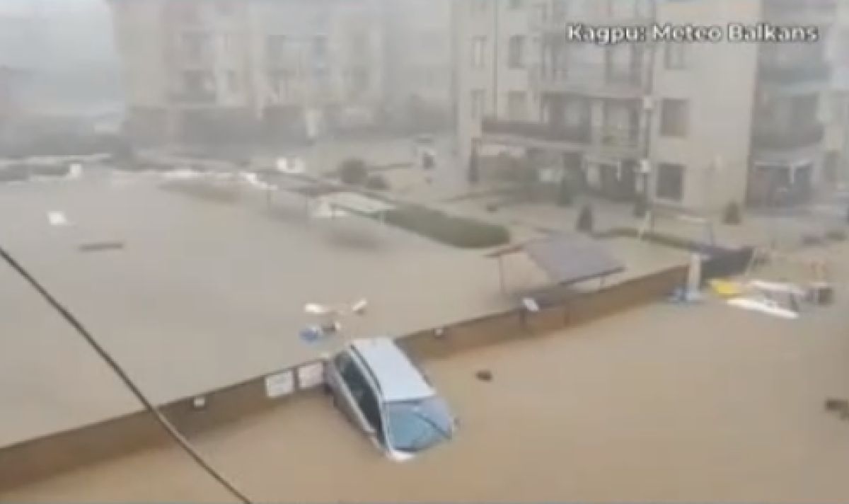 Двама души са загинали при наводненията в Царево съобщиха от