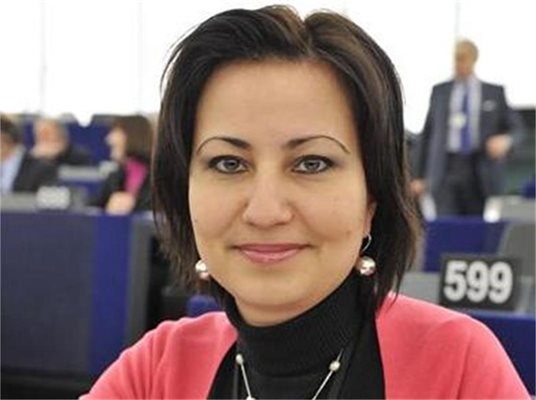 Минути след изслушването на кандидата за български еврокомисар Илиана Иванова