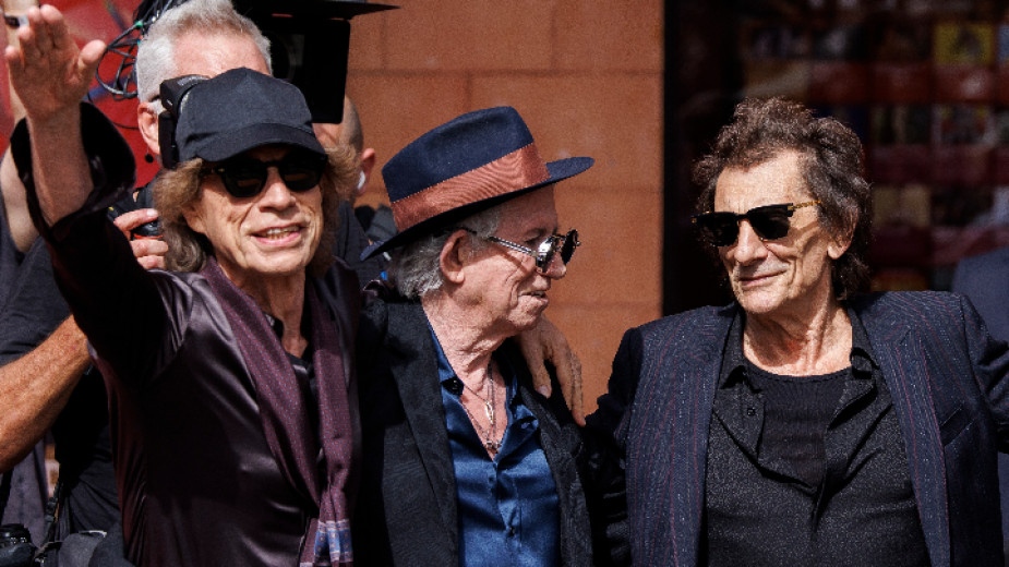 Легендарната група Ролинг стоунс представи първия си албум с нови
