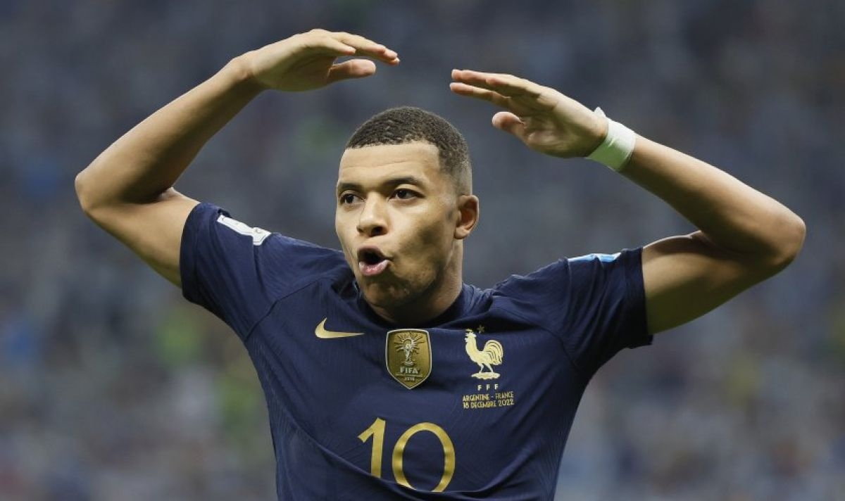 Нападателят на Пари Сен Жермен Килиан Мбапе не е променил