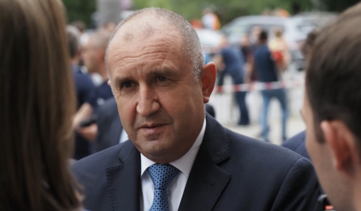 Държавният глава Румен Радев подписа днес указ за освобождаването на