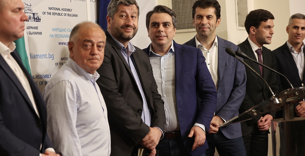 След продължили месеци преговори Продължаваме промяната и Демократична България ще