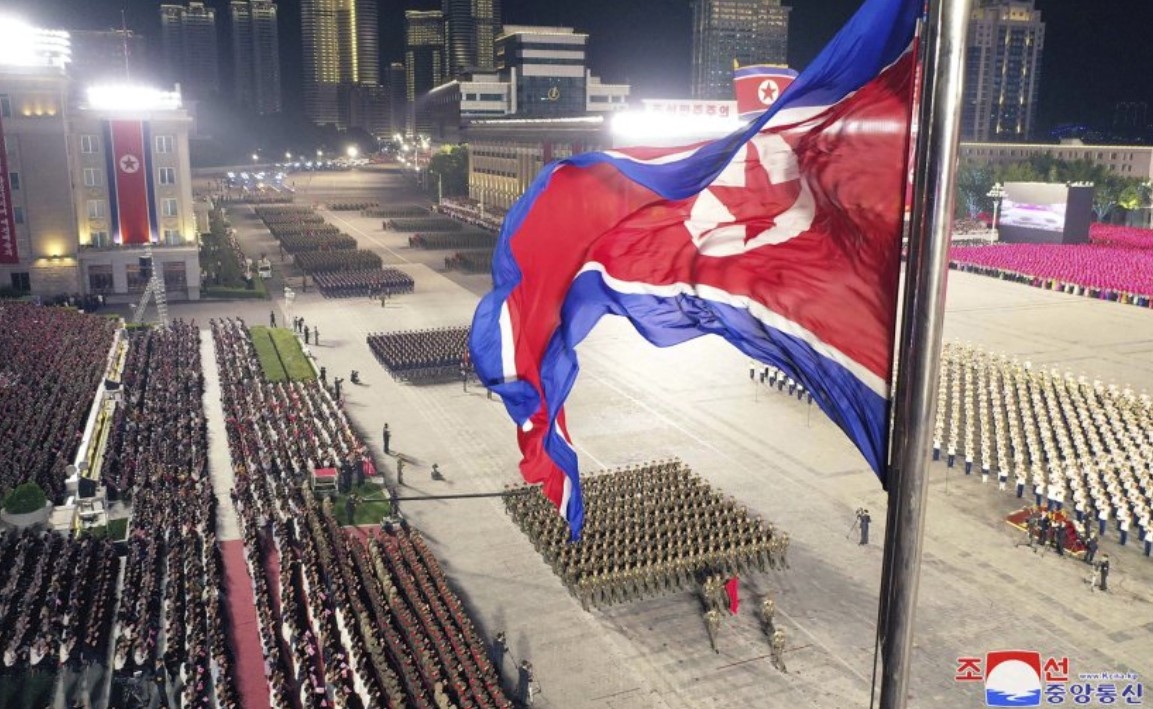 Лидерът на Северна Корея Ким Чен ун отбеляза днес 75 ата годишнина