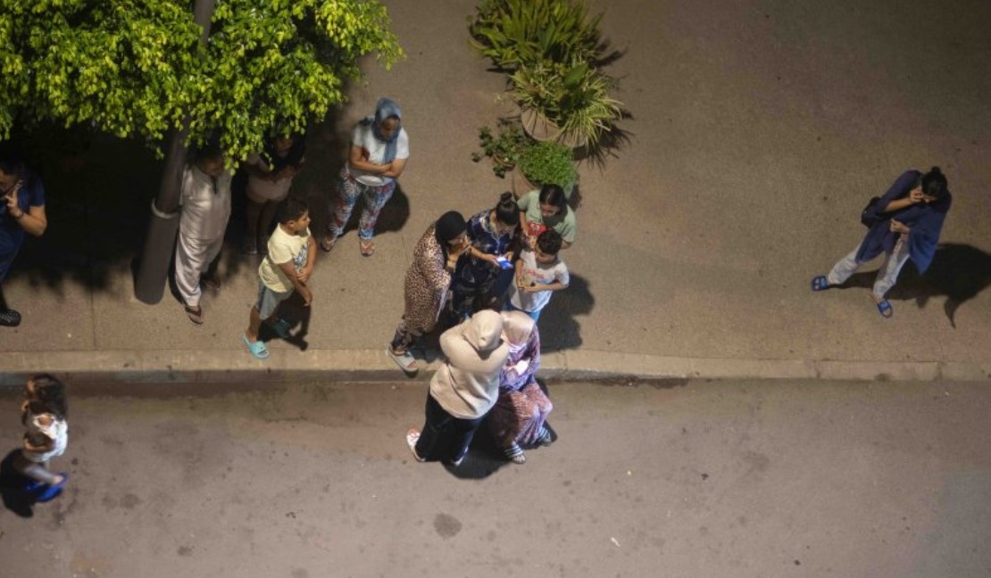 Най малко 296 са загинали и 153 са ранени при мощно