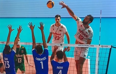 Мъжкият ни национален отбор по волейбол остана извън четвъртфиналите на