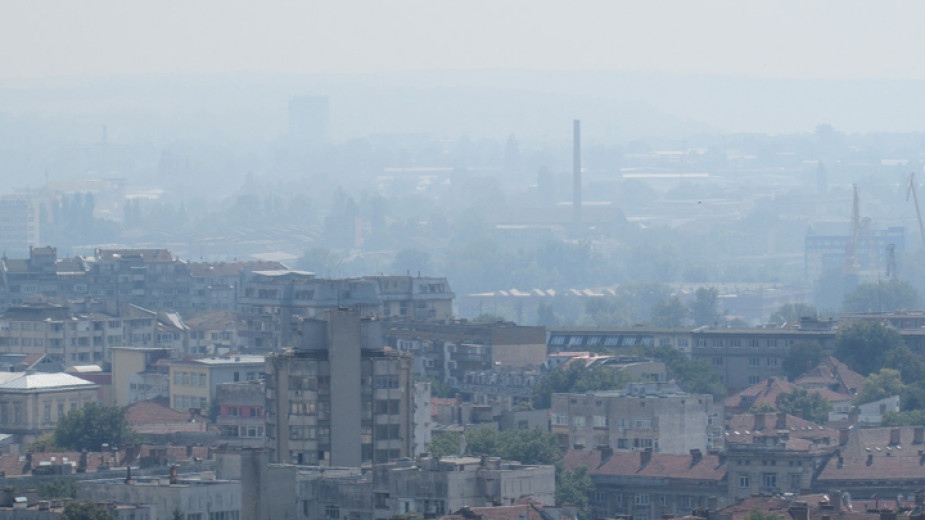 Десетина дни след като граждани от двете страни на река