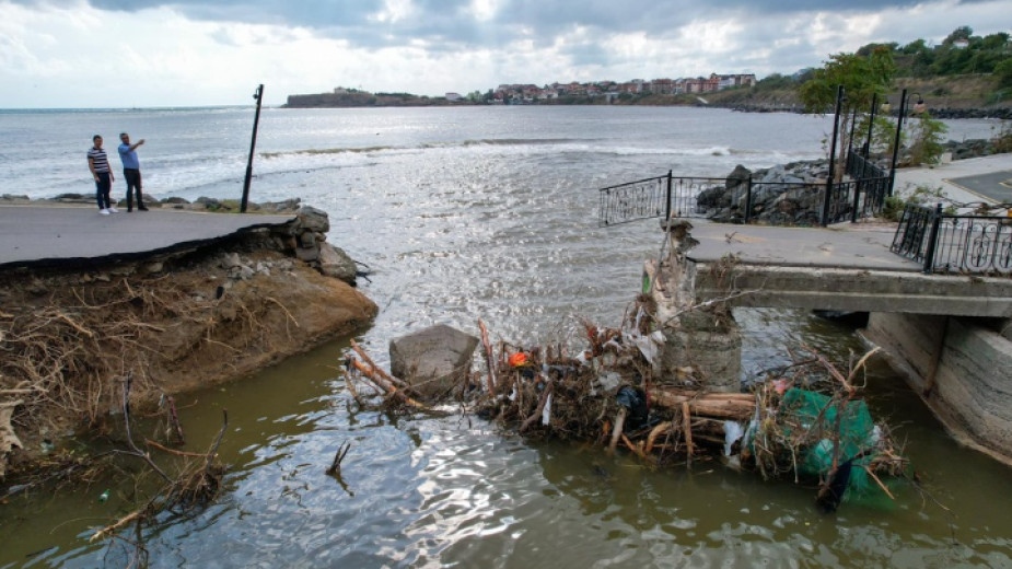 Лоши са резултатите  на пробите на питейната и морската вода