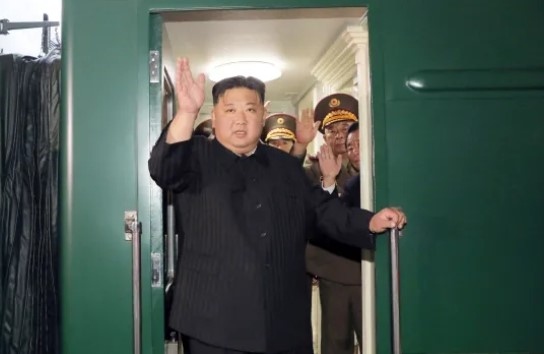 Севернокорейският лидер Ким Чен-ун е пристигнал в Русия, предава Ройтерс.