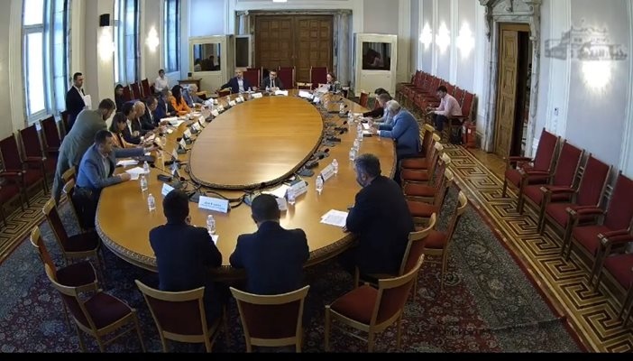 Пречите ни дърпате ни надолу оплакаха се зърнопроизводители 
Решението се прие