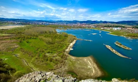 Днес ще бъде слънчево с разкъсана висока облачност предаде БТА