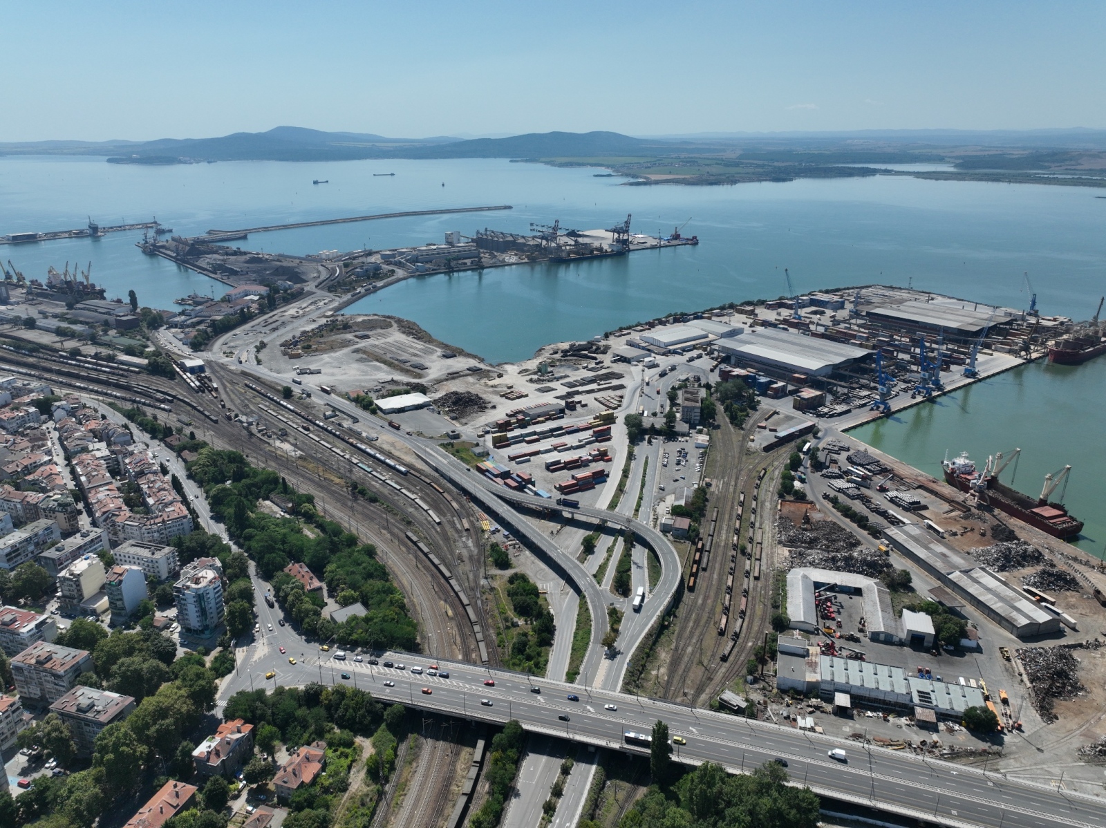 Като водещ пристанищен оператор в България БМФ Порт Бургас постави