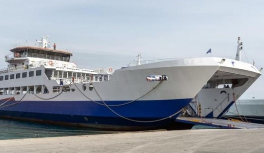Фериботите в Гърция останаха днес в пристанищата поради стачка организирана