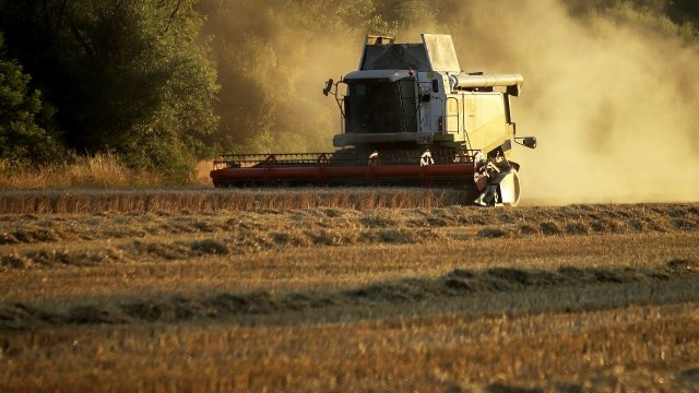 От понеделник земеделски производители и преработватели започват протестни действия на