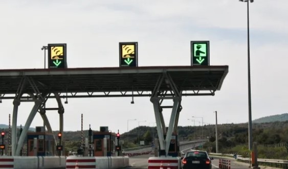 Пускат магистралата Солун Атина само за леки коли до 3 5 тона