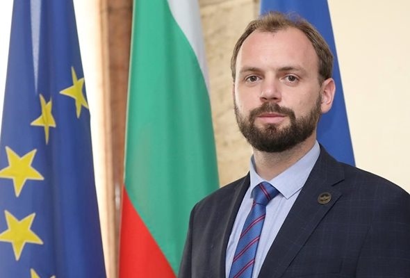 Емин стана известен със случая описан от сестра в Пирогов