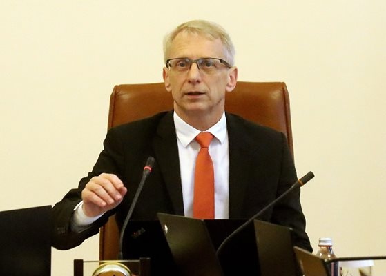 Премиерът Николай Денков даде извънреден брифинг в който обяви че