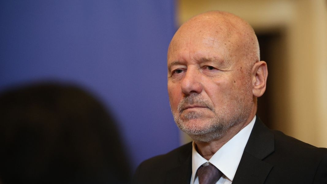 Министърът на отбраната Тодор Тагарев потвърди че върху открития край