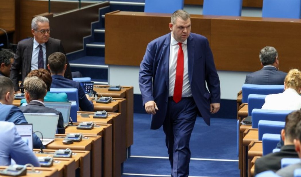 Депутатът от ДПС Делян Пеевски обяви в кулоарите на парламента