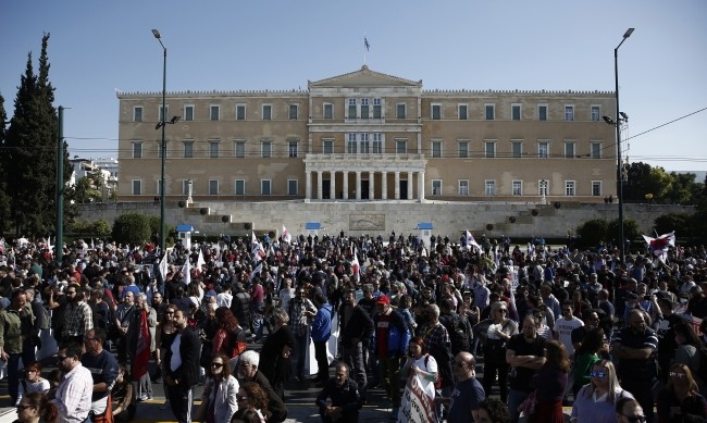 Гърция днес е блокирана от поредната 24 часова стачка срещу промени