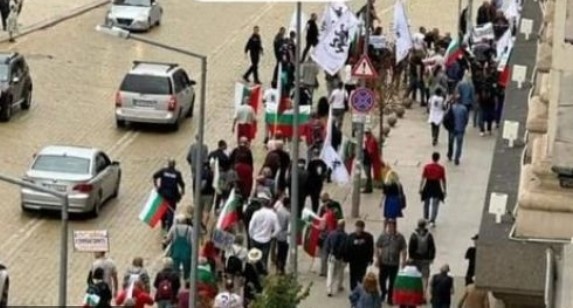 Национален протест с 50 ина посетители видно от снимките организира партия