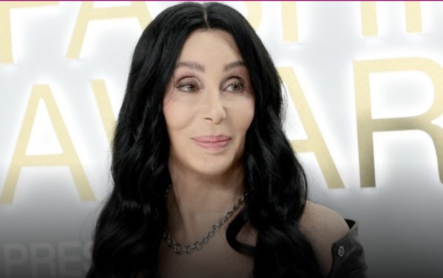 Певицата Шер беше засечена от бдителни параци на среща с