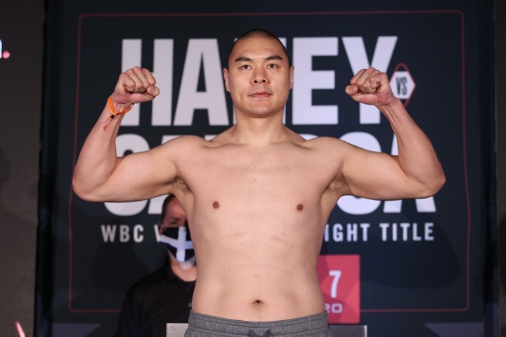 Китаецът Жилей Жанг победи Джо Джойс за втори път в