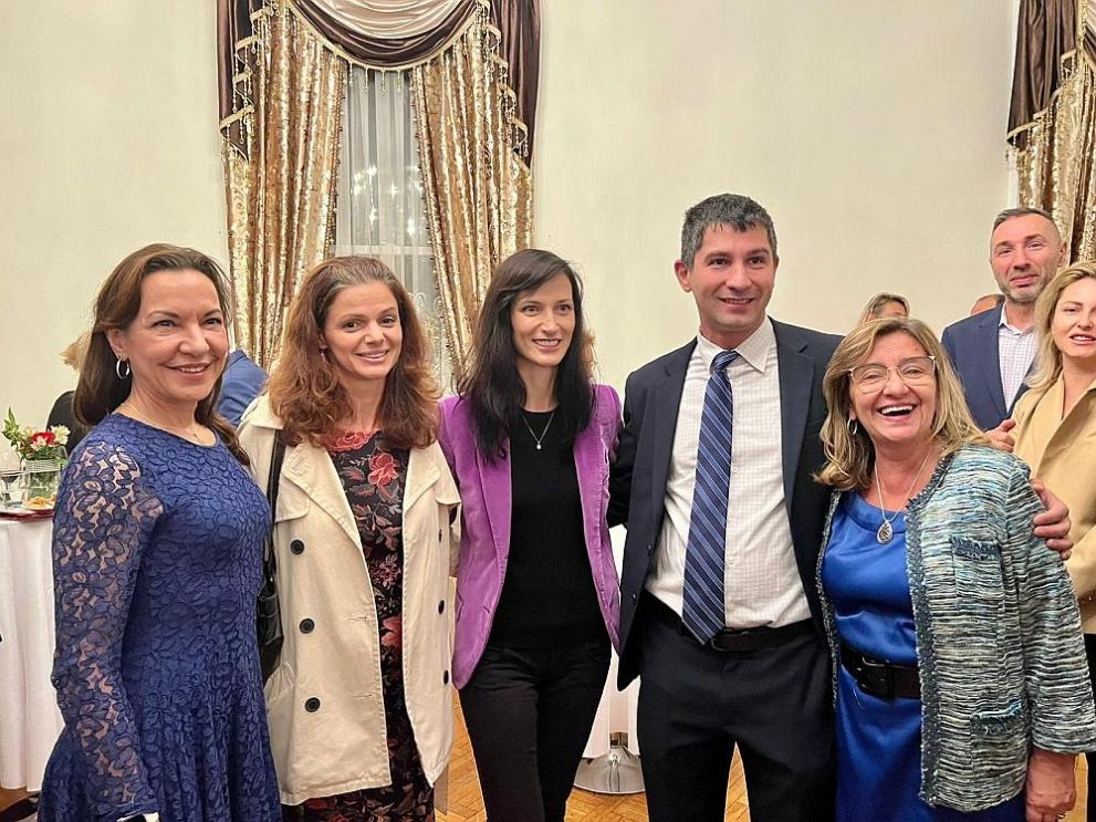 Вицепремиерът и министър на външните работи Мария Габриел заедно с