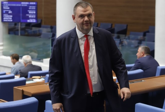 В хода на разискванията и приемането на процедурните правила за