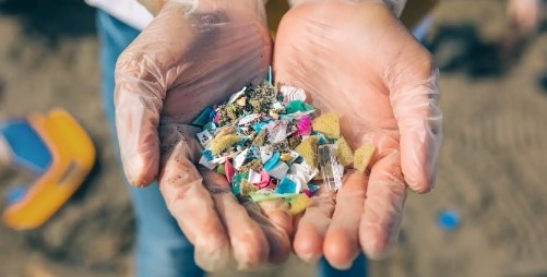 Снимка: ЕК забранява продажбата на микропластмаса