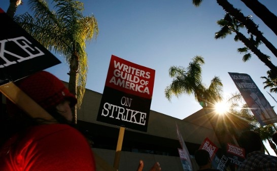 Сценаристите в Холивуд прекратиха стачката си след пет месеца Те