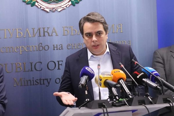 Финансовият министър Асен Василев предлага екзотична идея за да стимулира