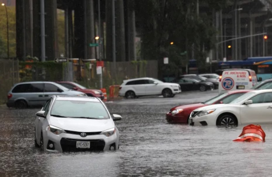 В Ню Йорк днес беше обявено извънредно положение след като