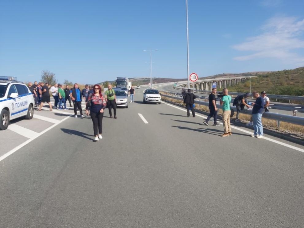 Блокадата на АМ Струма при Дупница започнала в понеделник ще